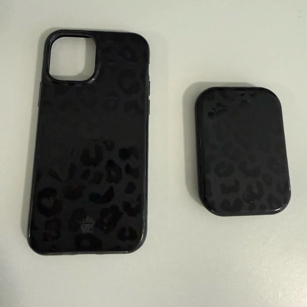 Velvet Caviar Case & MagSafe battery iPhone 12 Pro